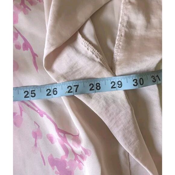 New Chico's Pink Paisley Poncho Top size S/M Satin Flowy - Picture 5 of 6